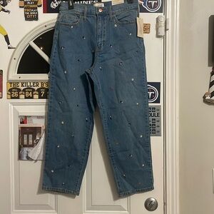 Ladies size 6 28 inches (short) embroidered flowers pants. NWT